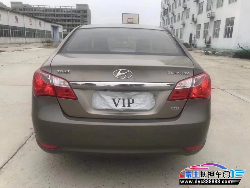 13年现代悦动紧凑型车
