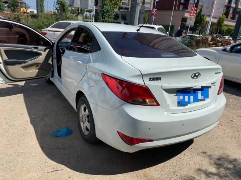 15年现代瑞纳轿车[已售]