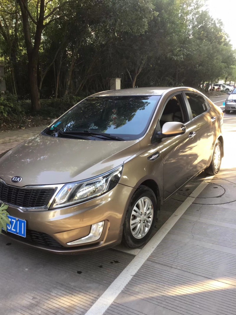 13年起亚k2小型车已售