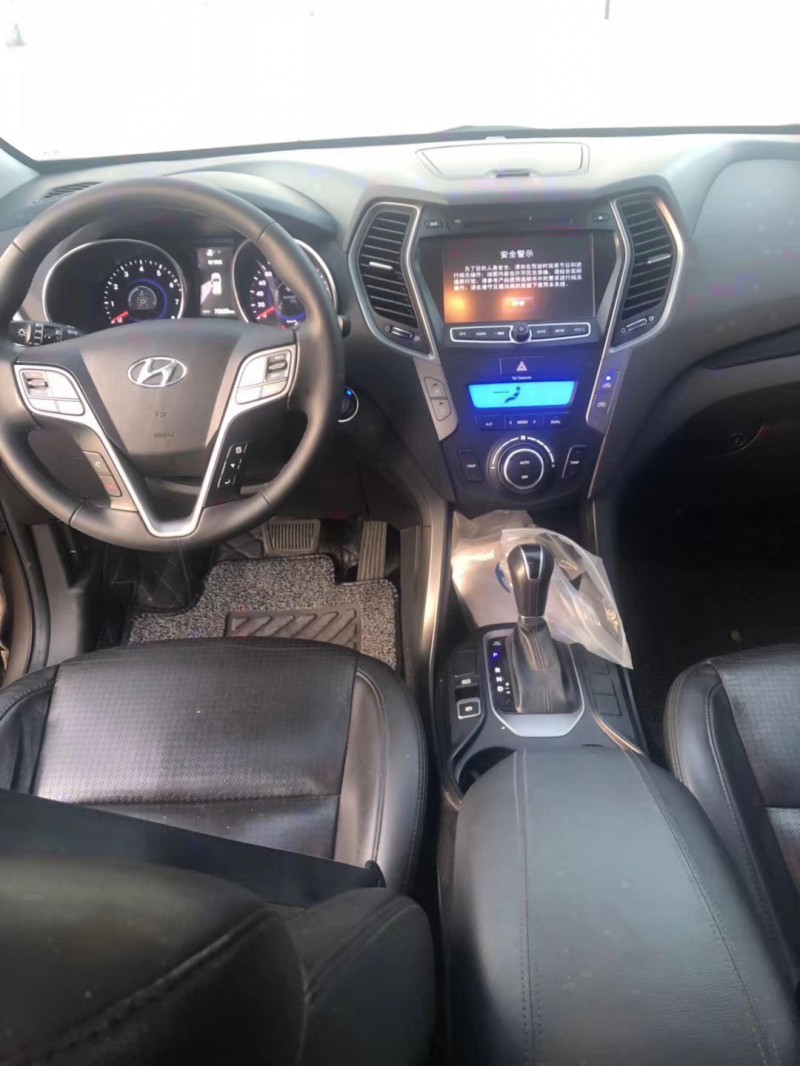 14年现代新胜达小型车 [已售]