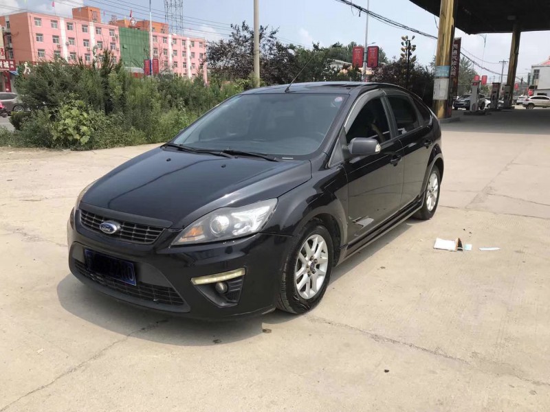 10年福特福克斯小型车 [已售]