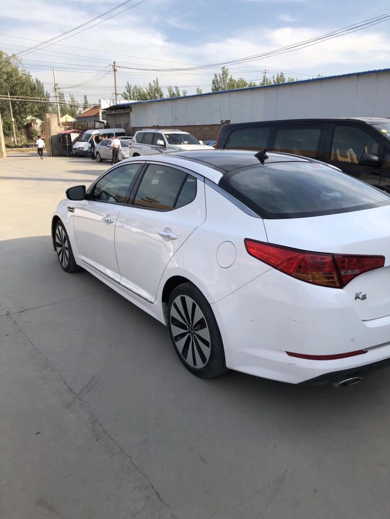 13年起亚k5紧凑型车已售