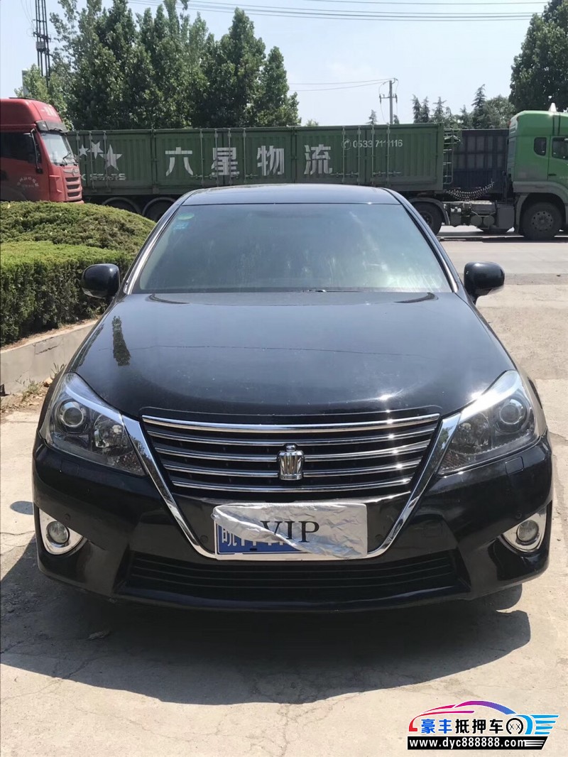 13年丰田皇冠中型车已售