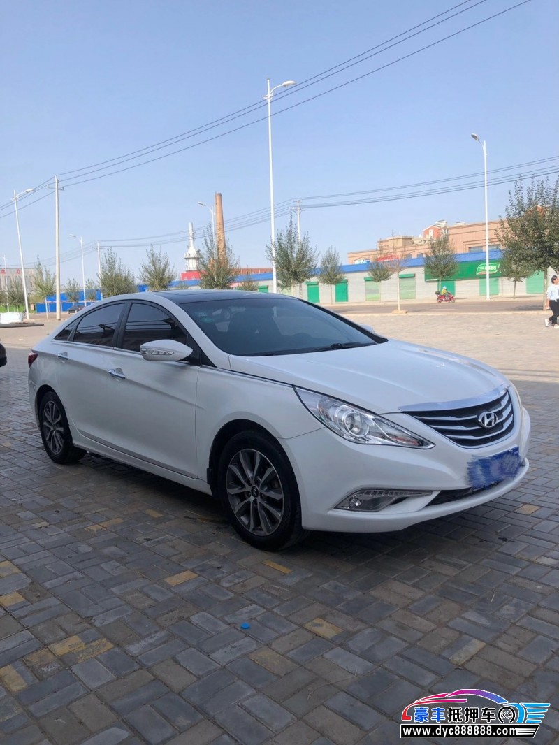 14年现代索纳塔轿车