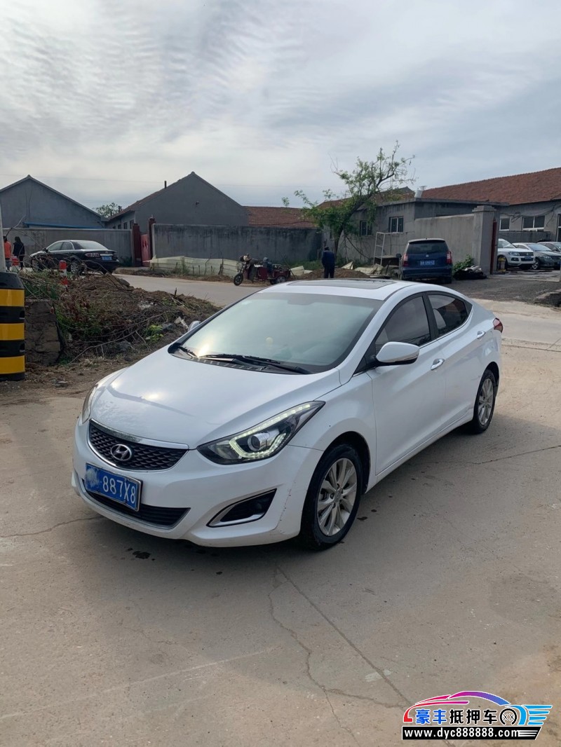 17年现代朗动轿车