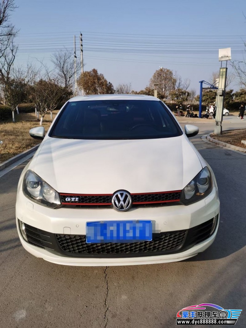 12年大众高尔夫轿车