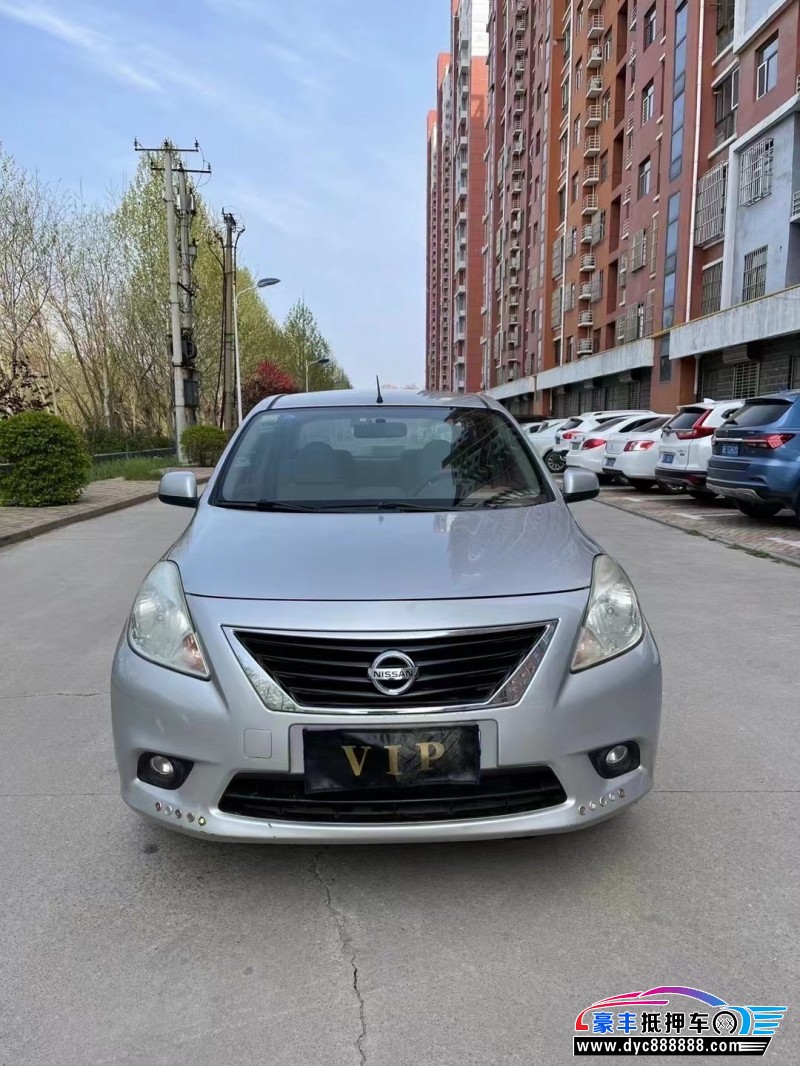 12年日产阳光轿车