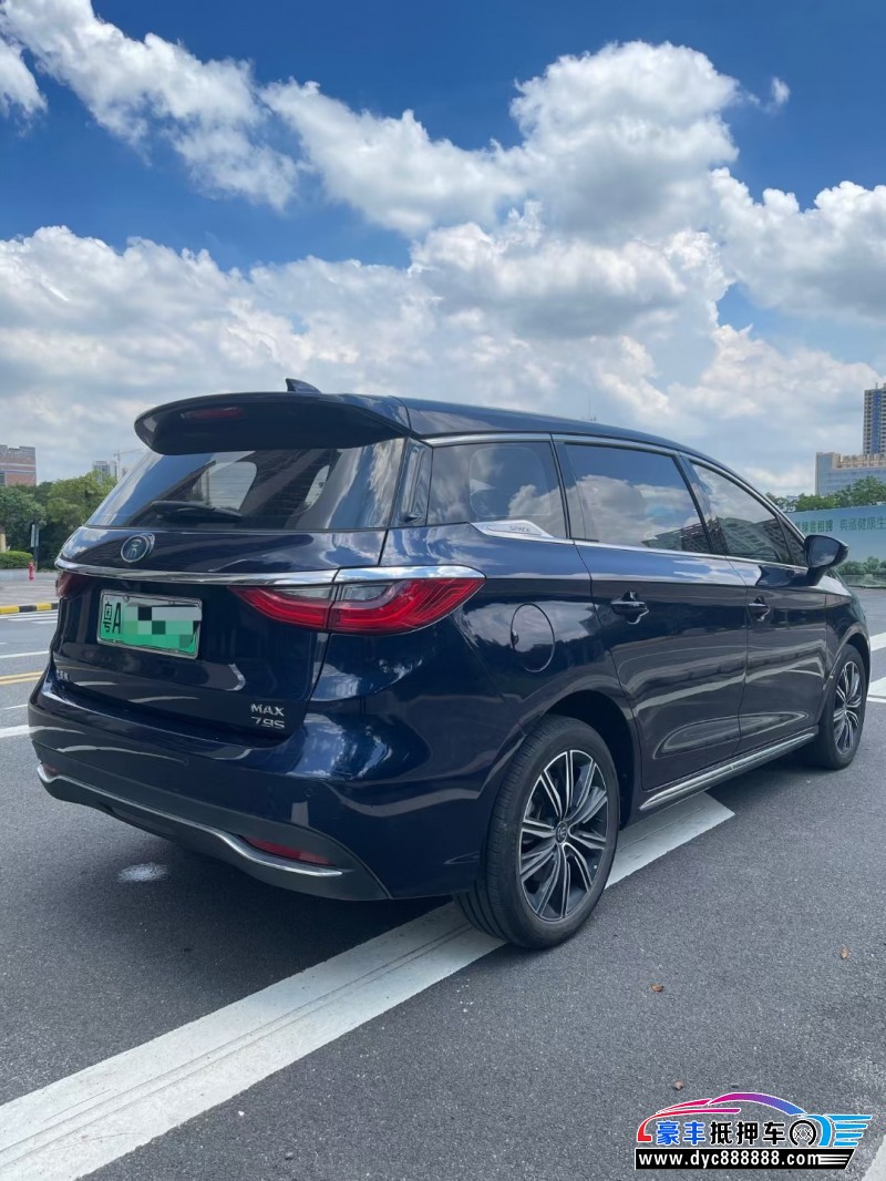 20年比亚迪宋轿车