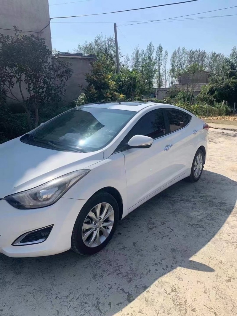 16年现代朗动轿车已售