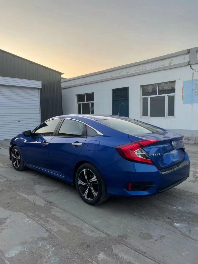 17年本田思域轿车