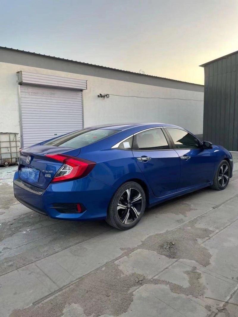 17年本田思域轿车