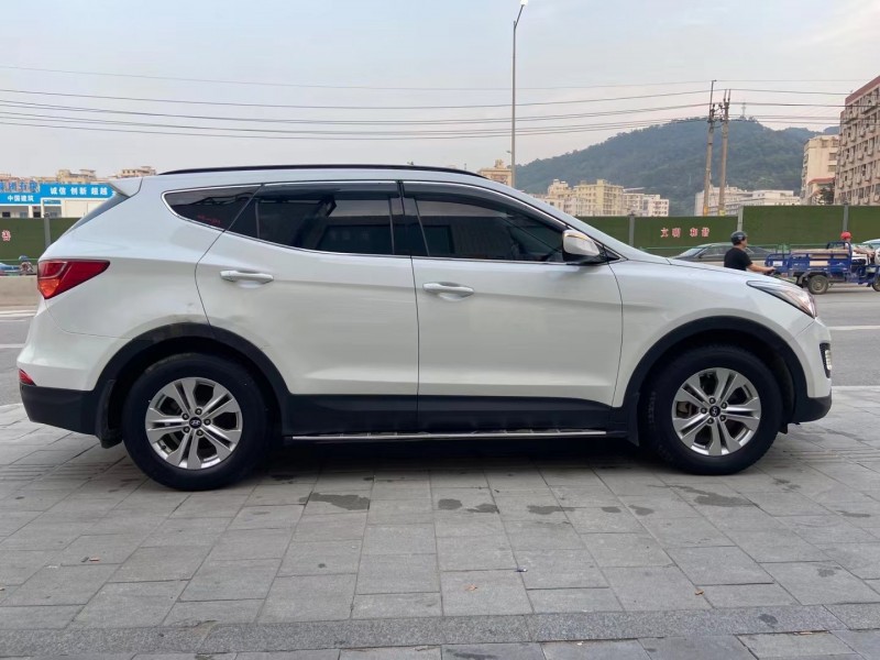 14年现代新胜达suv