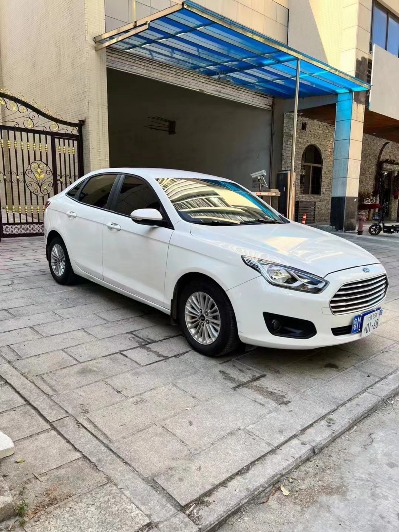 15年福特福睿斯轿车已售