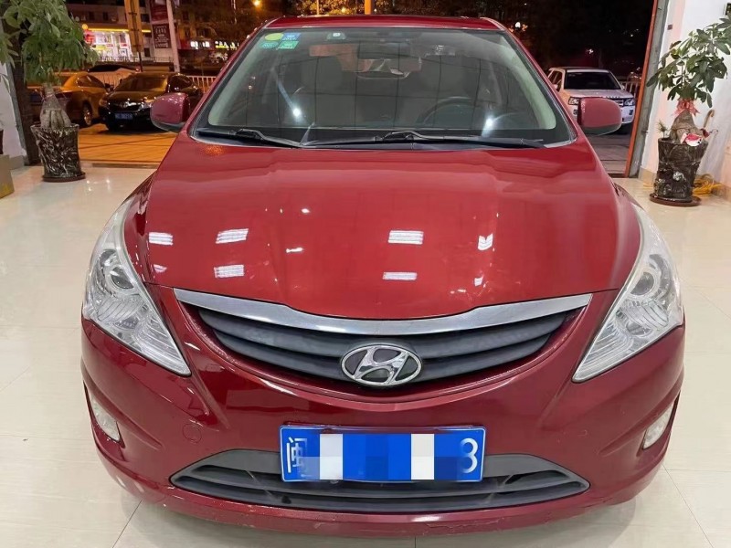 12年现代瑞纳轿车已售