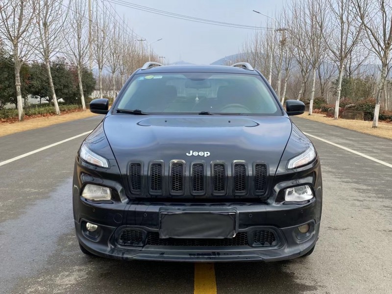 16年jeep自由光轿车已售