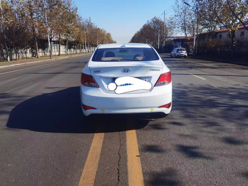 16年现代瑞纳轿车已售