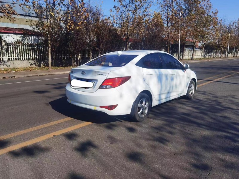 16年现代瑞纳轿车已售