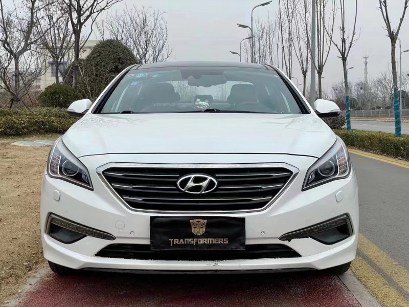 16年现代索纳塔九轿车在售