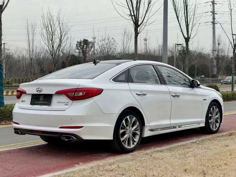 16年现代索纳塔九轿车在售