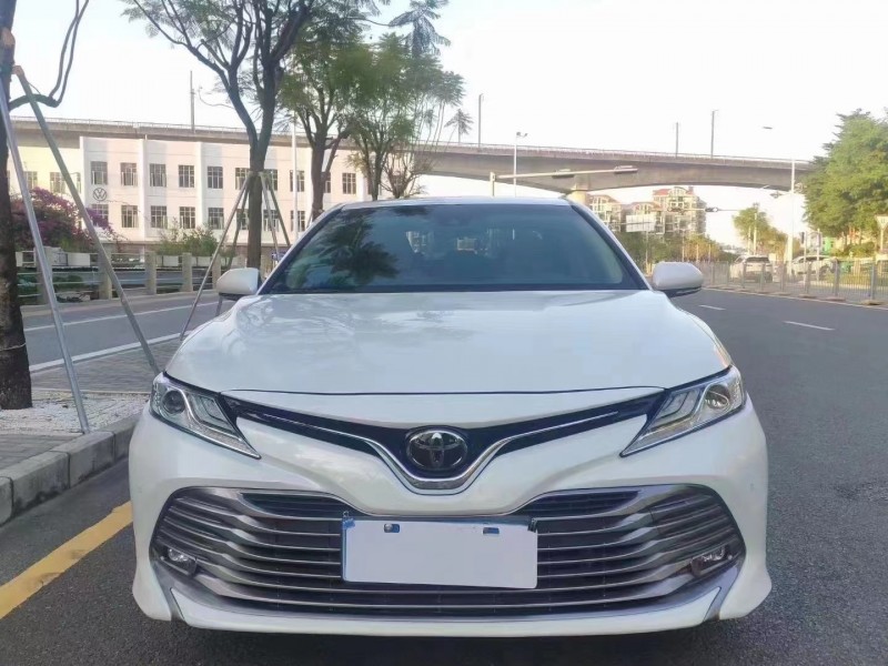 20年丰田凯美瑞轿车在售