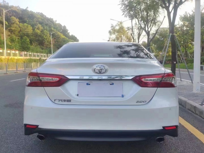 20年丰田凯美瑞轿车在售