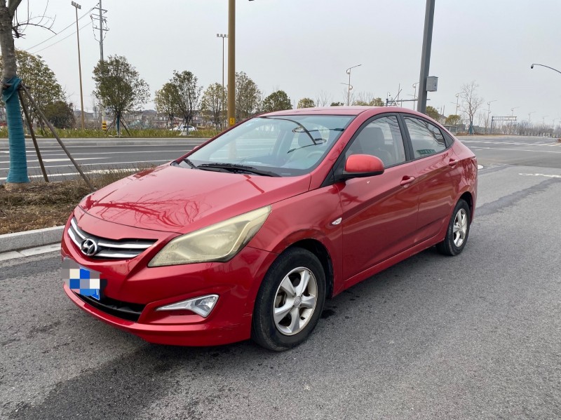 16年现代瑞纳轿车已售