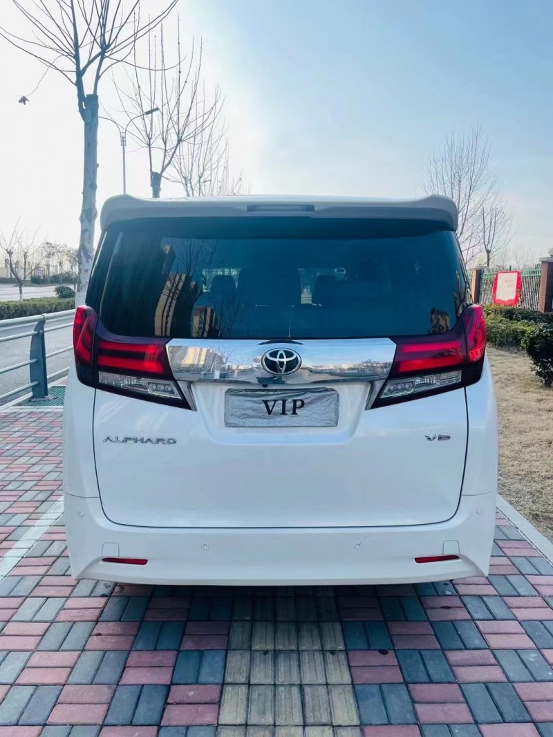 16年丰田埃尔法轿车在售