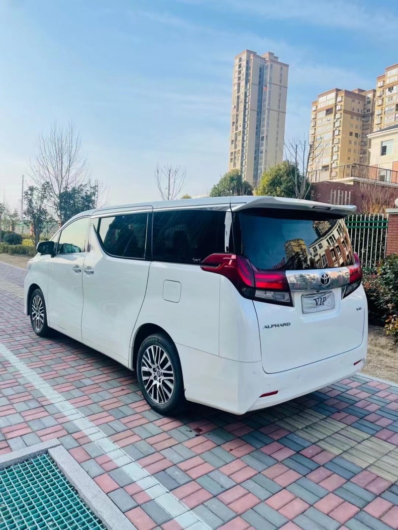 16年丰田埃尔法轿车在售