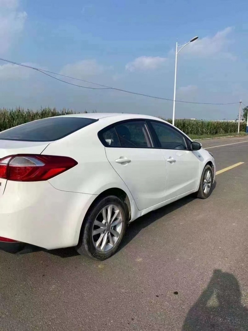 16年起亚k3轿车在售