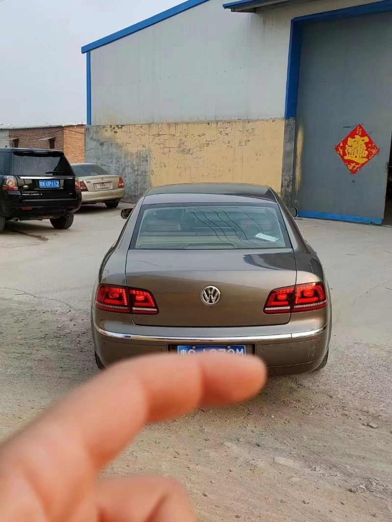 13年大众辉腾轿车在售