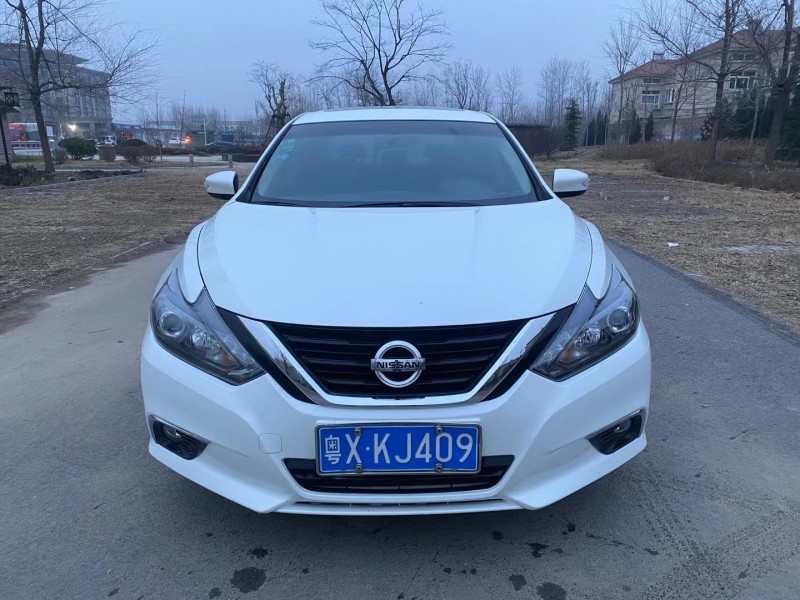 18年日产天籁轿车在售