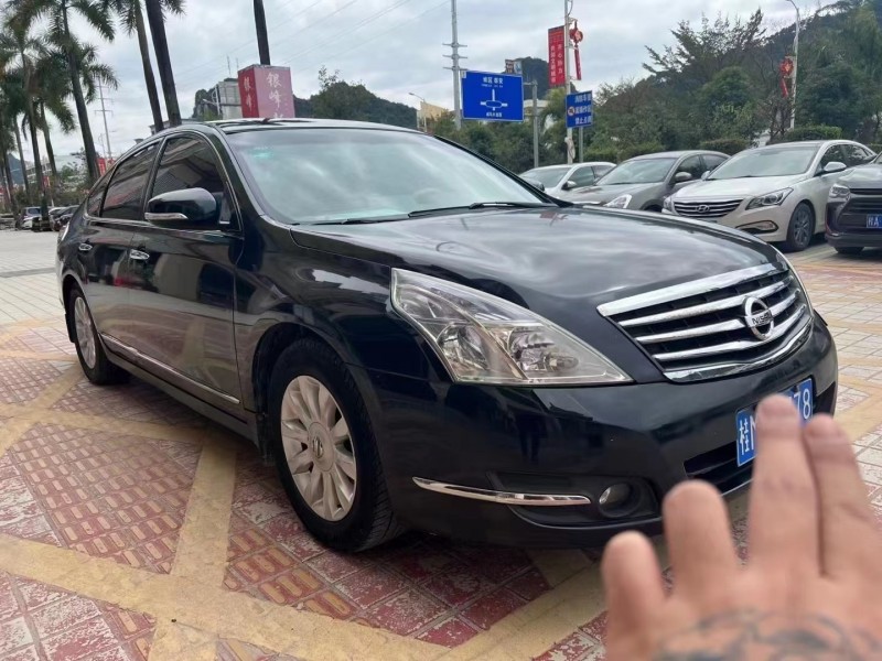 10年日产天籁轿车在售