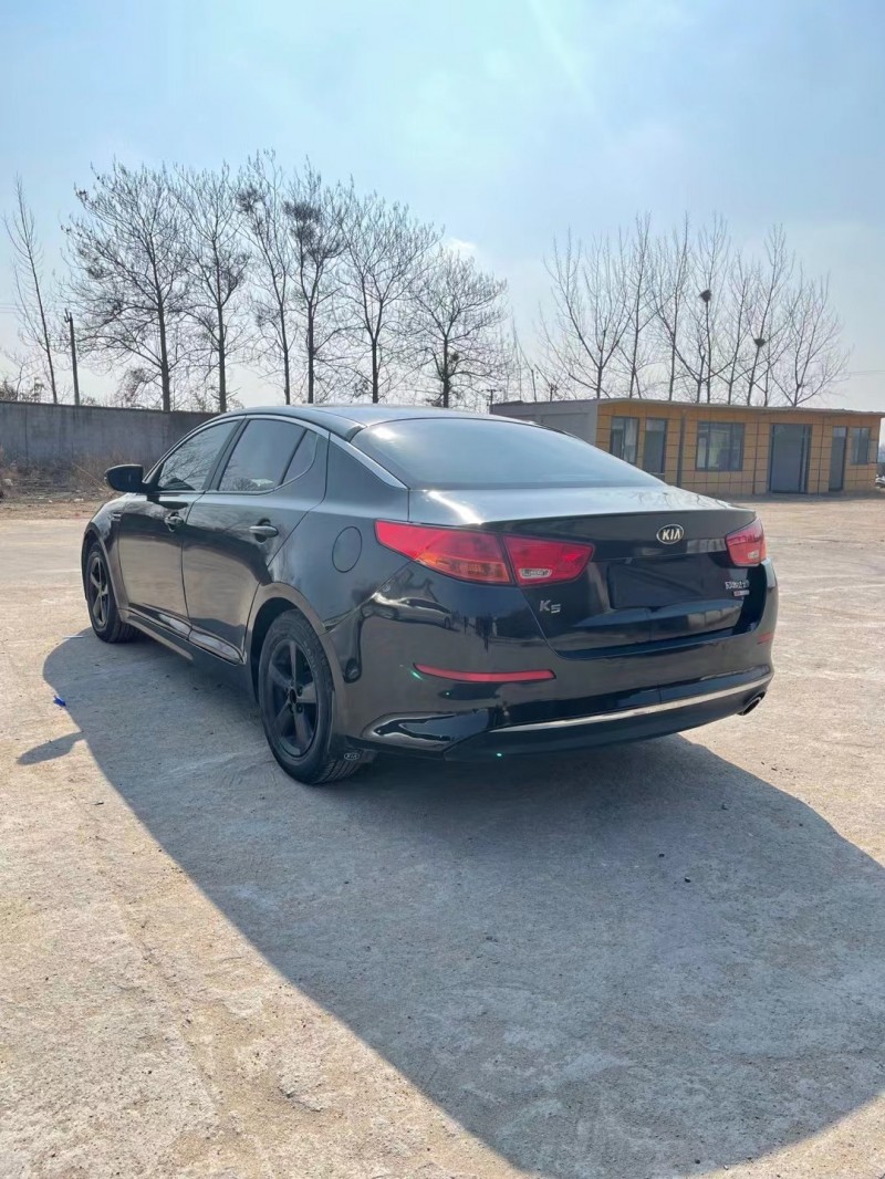 16年起亚k5轿车已售