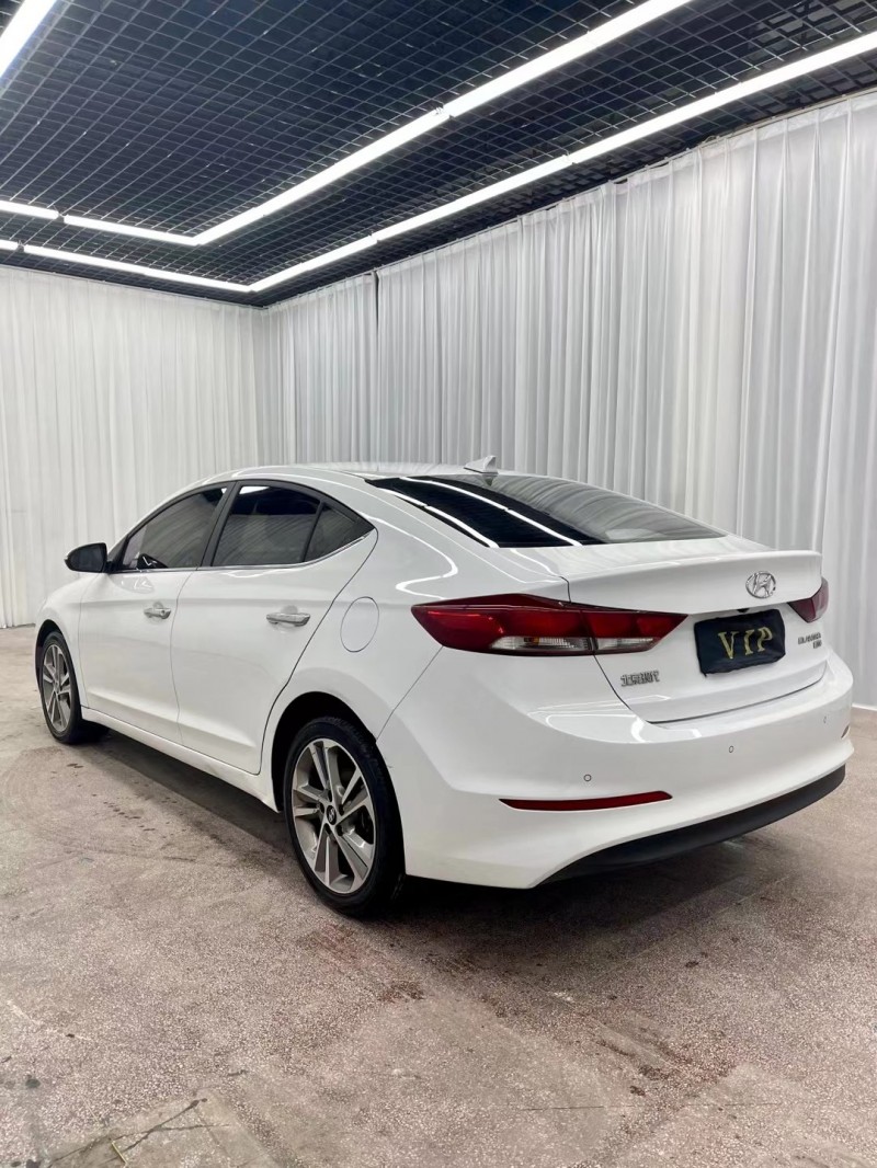 现代2箱车型轿车