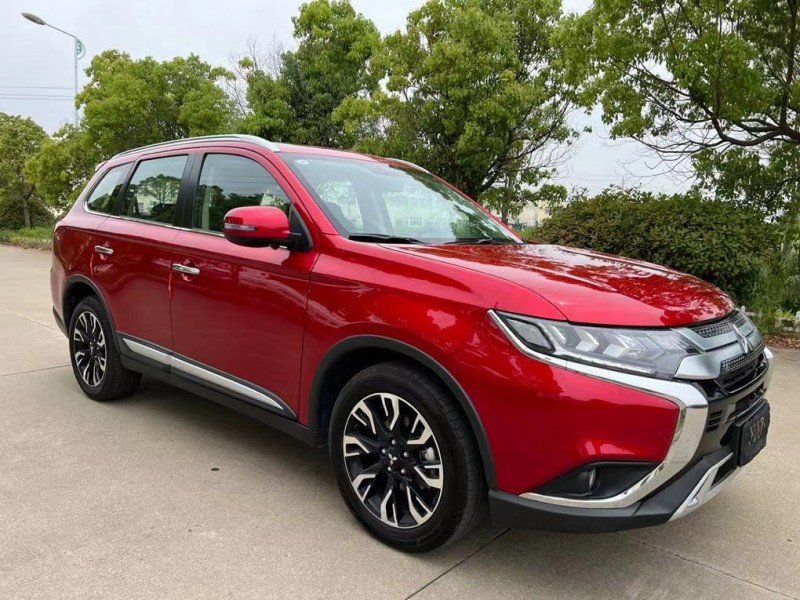 21年三菱欧蓝德轿车在售