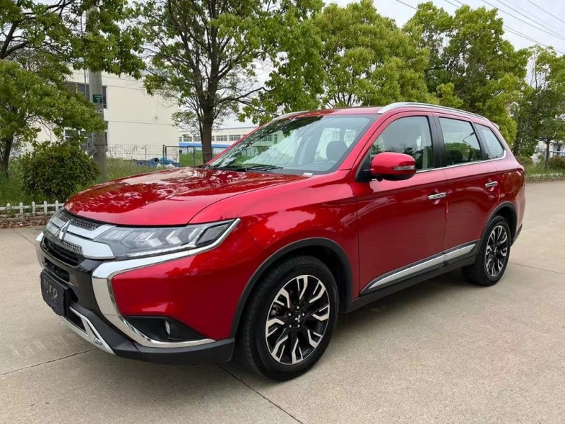 21年三菱欧蓝德轿车在售