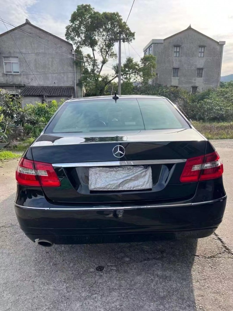 11年奔驰e轿车在售