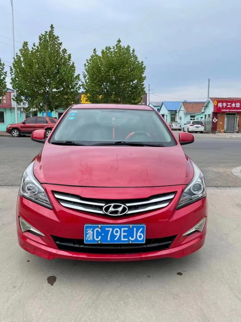 14年现代瑞纳轿车在售