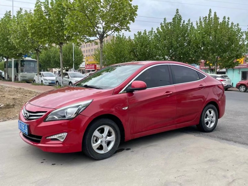 14年现代瑞纳轿车在售