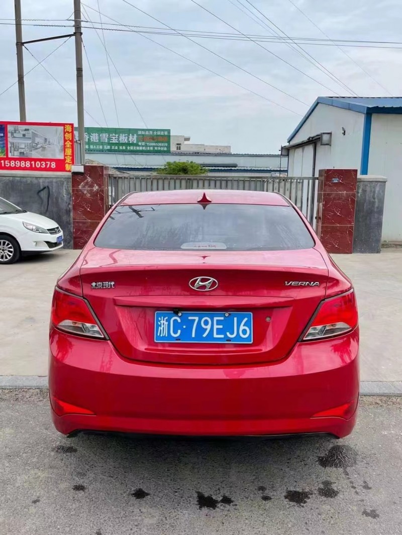 14年现代瑞纳轿车在售