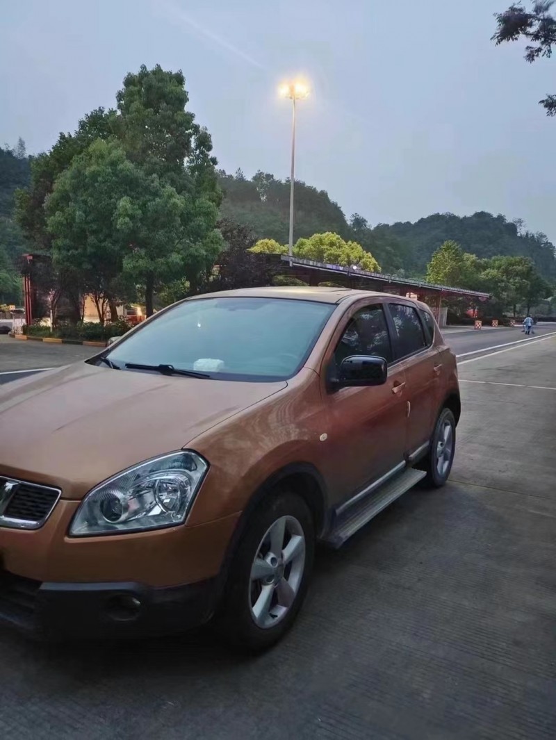 15年日产逍客轿车在售