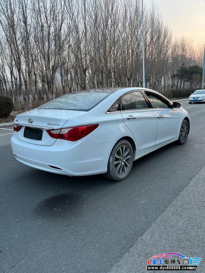 14年现代索纳塔轿车抵押车出售