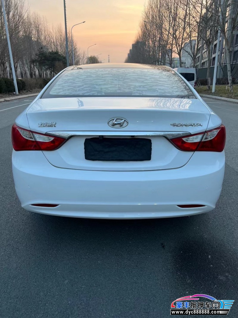 14年现代索纳塔轿车抵押车出售