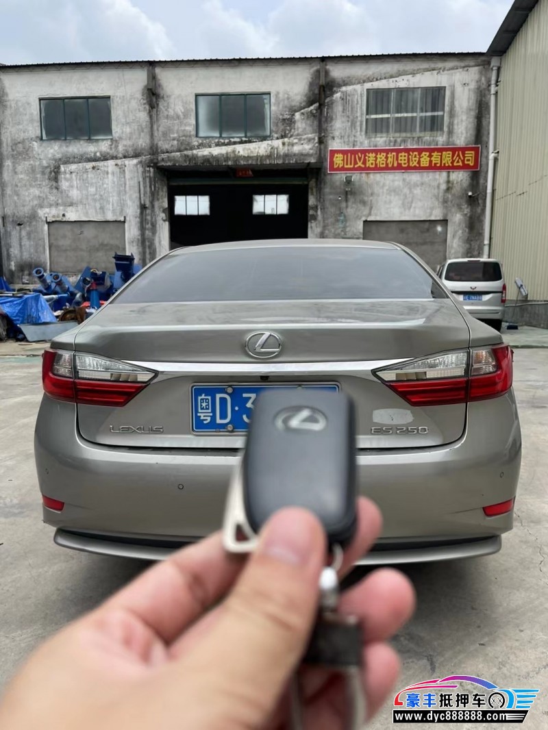 17年雷克薩斯ES轎車抵押車出售