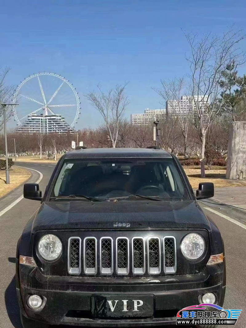 15年Jeep自由客轿车抵押车出售