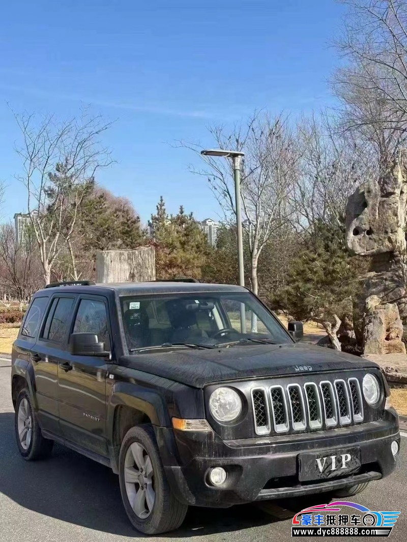 15年Jeep自由客轿车抵押车出售